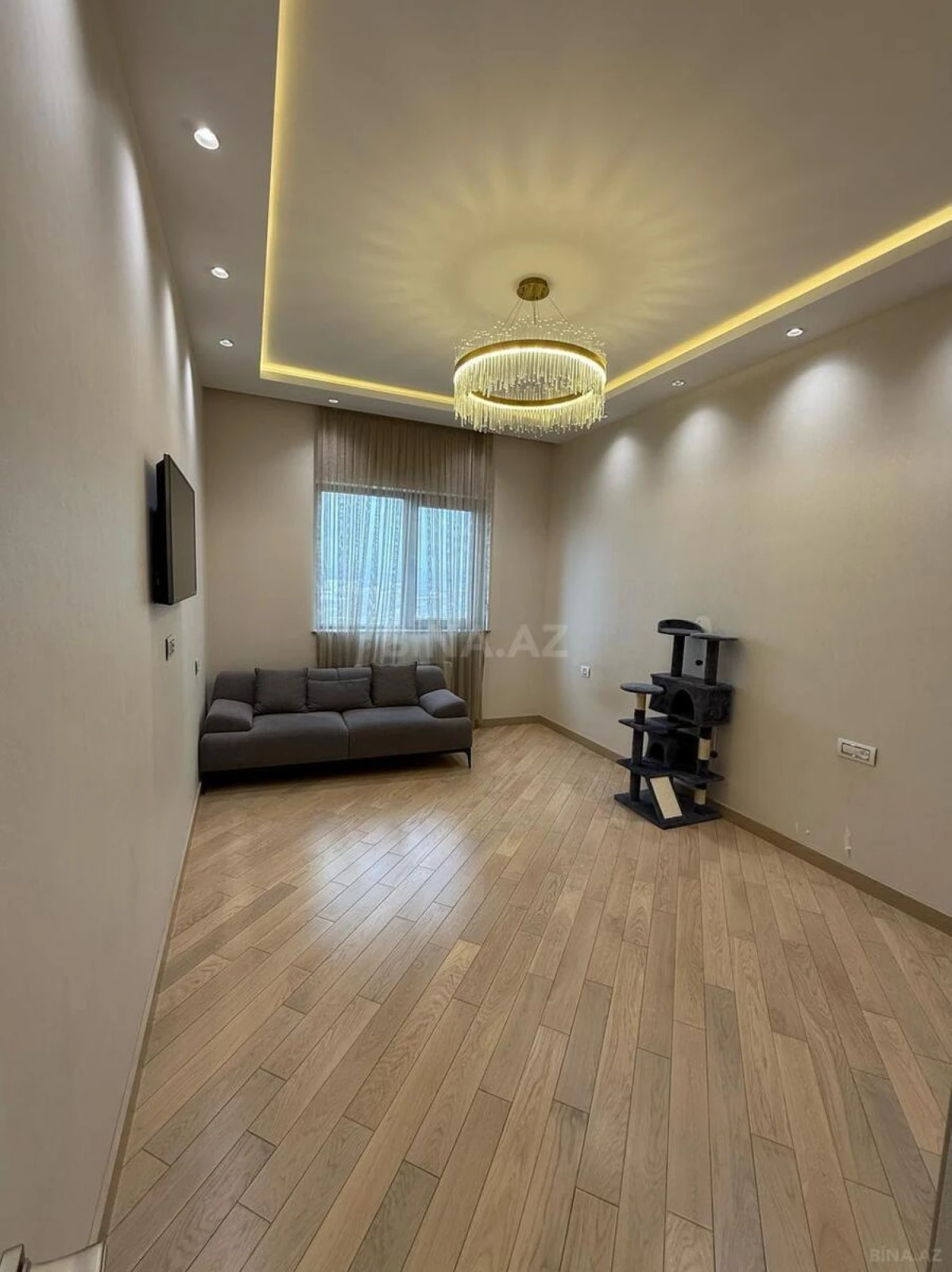 Kirayə verilir 3 otaqlı mənzil 161 m²