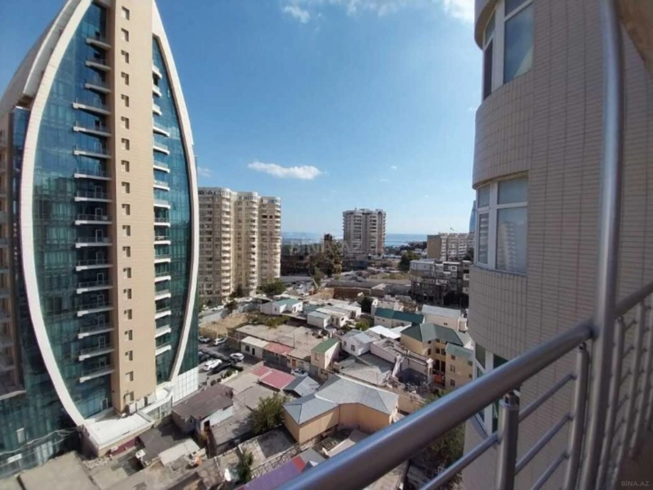 Satılır 3 otaqlı mənzil 147 m²