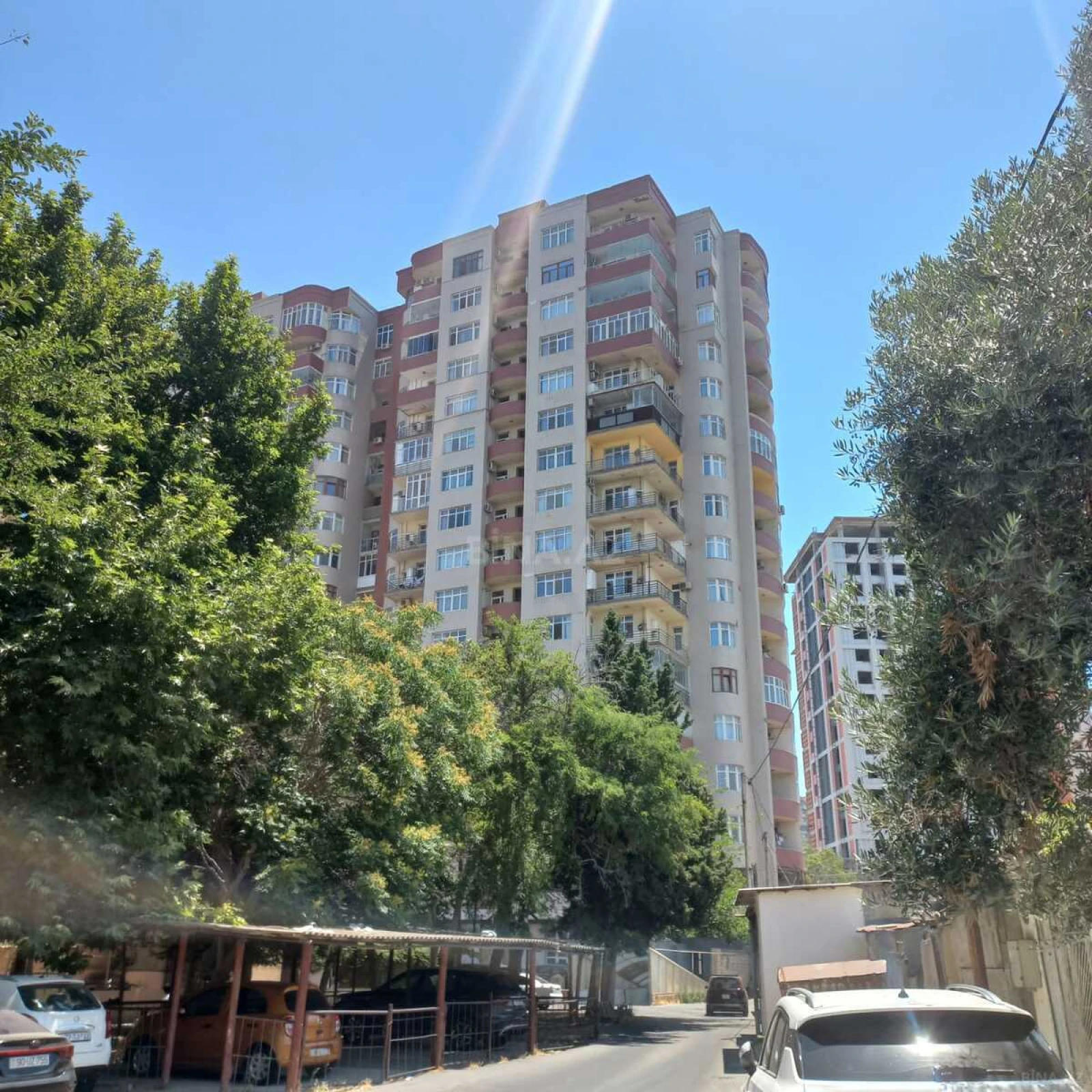 Satılır 3 otaqlı mənzil 147 m²