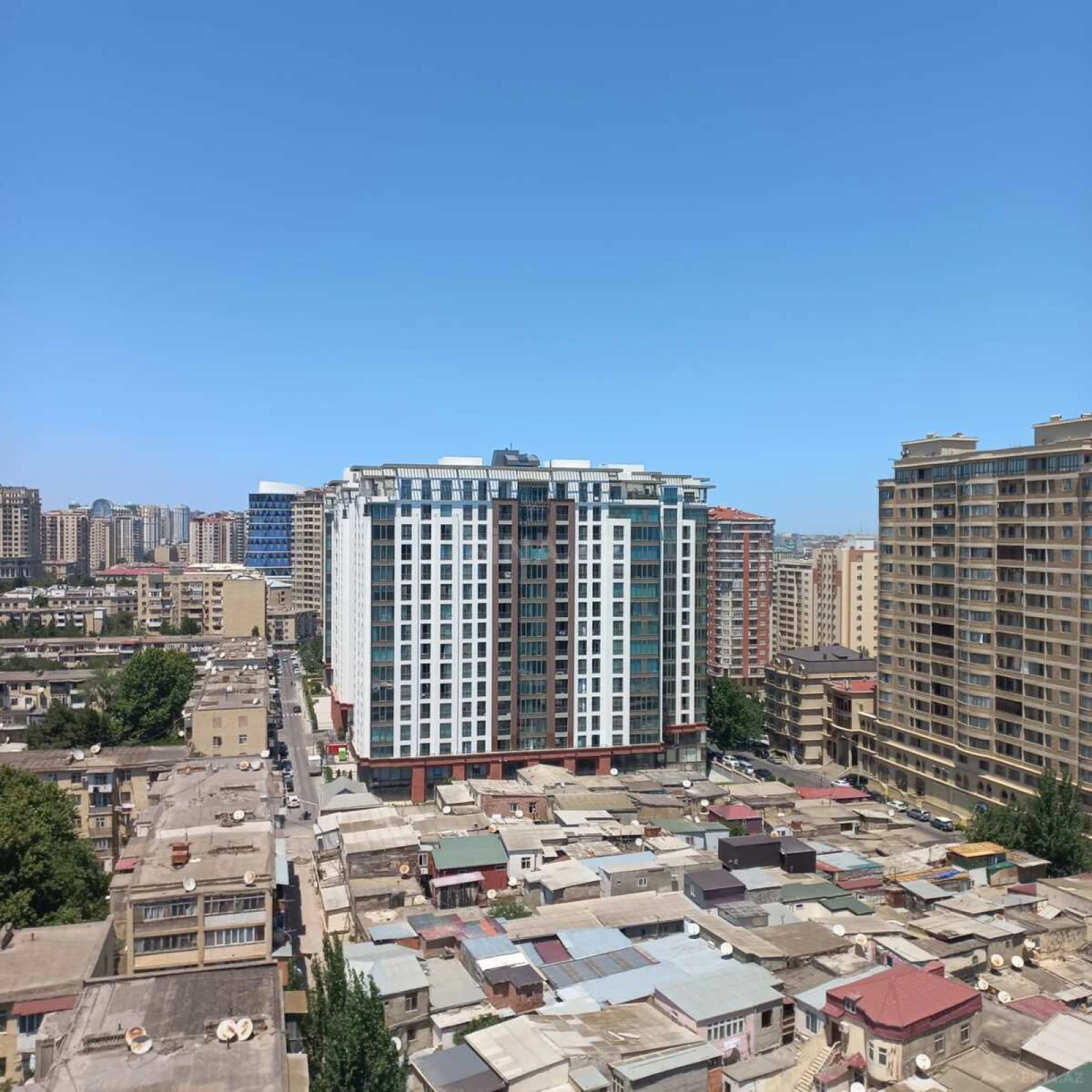 Satılır 3 otaqlı mənzil 147 m²