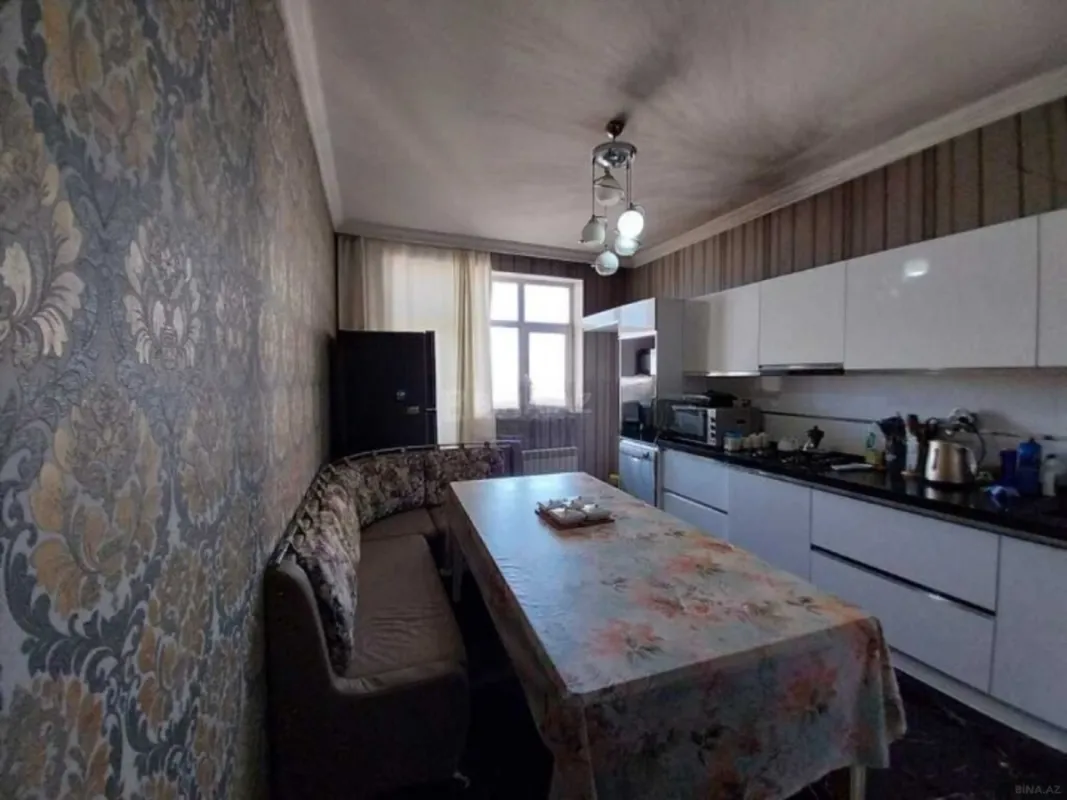 Satılır 3 otaqlı mənzil 147 m²