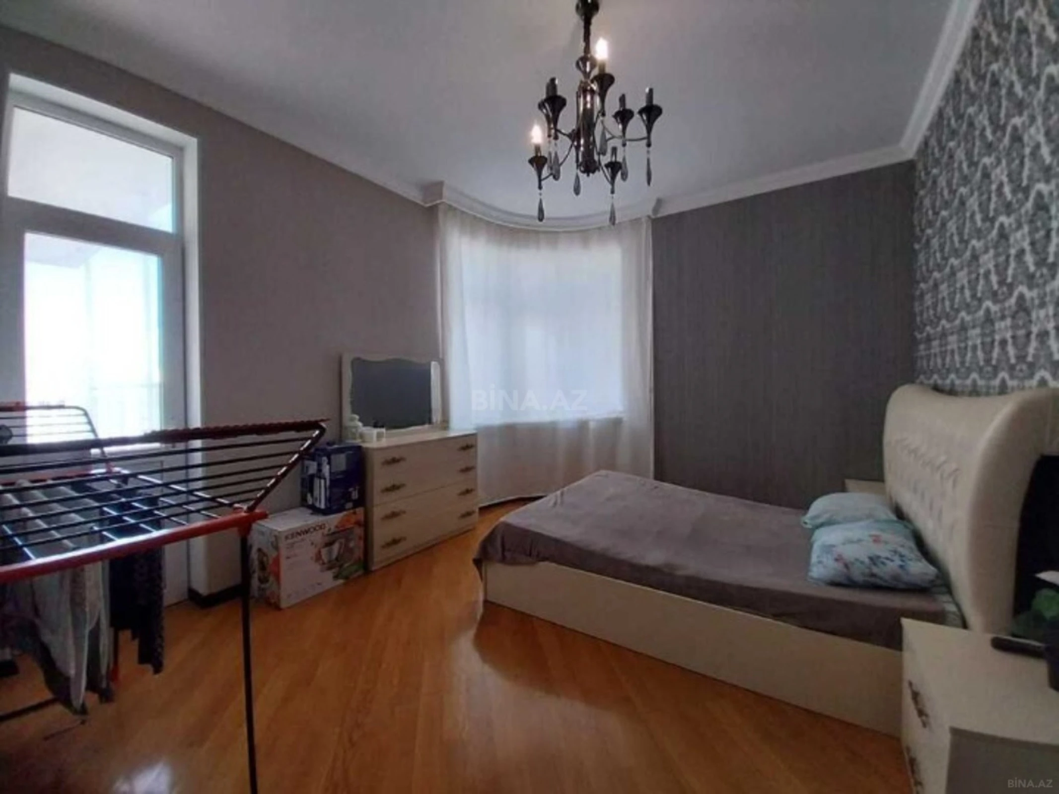 Satılır 3 otaqlı mənzil 147 m²