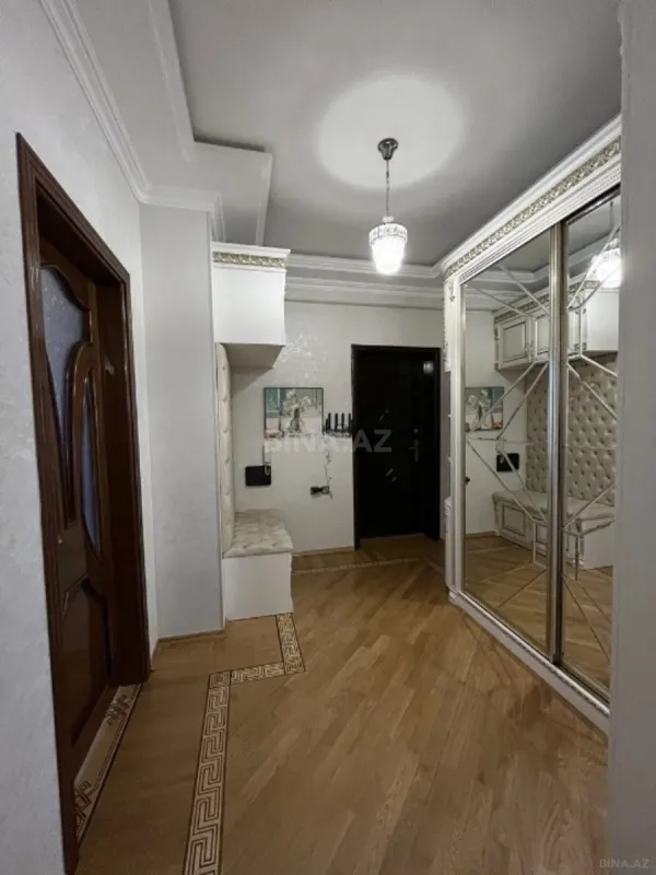 Satılır 4 otaqlı mənzil 167 m²