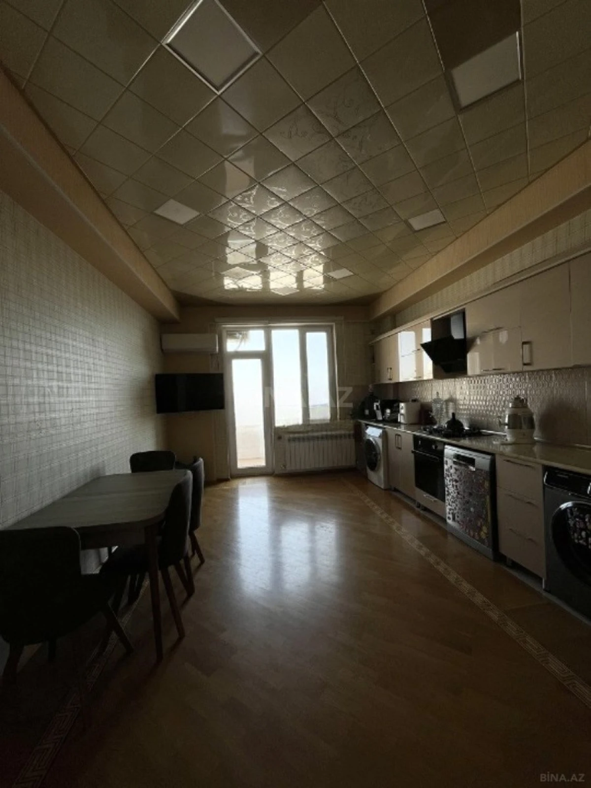 Satılır 4 otaqlı mənzil 167 m²