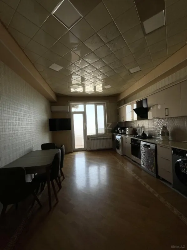 Satılır 4 otaqlı mənzil 167 m²