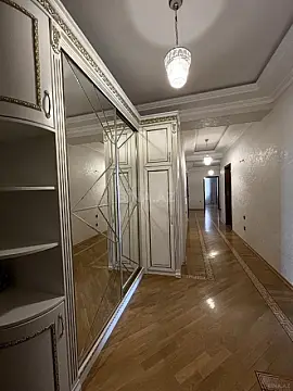 Satılır 4 otaqlı mənzil 167 m²