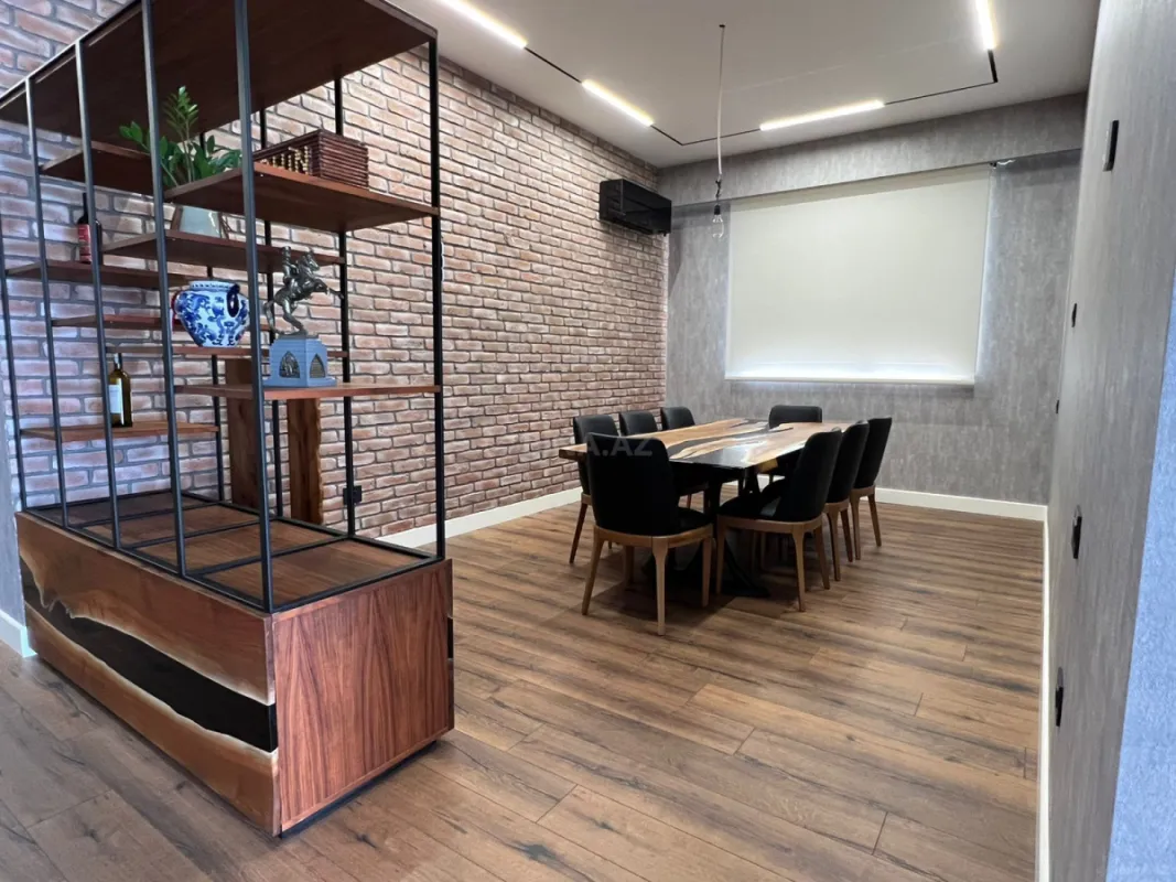 Kirayə verilir 4 otaqlı mənzil 210 m²