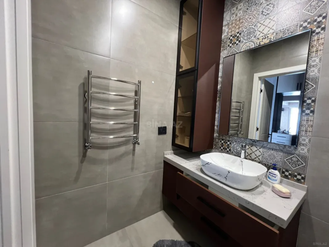 Kirayə verilir 4 otaqlı mənzil 210 m²