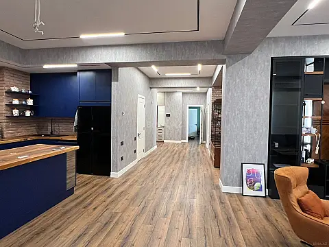 Kirayə verilir 4 otaqlı mənzil 210 m²