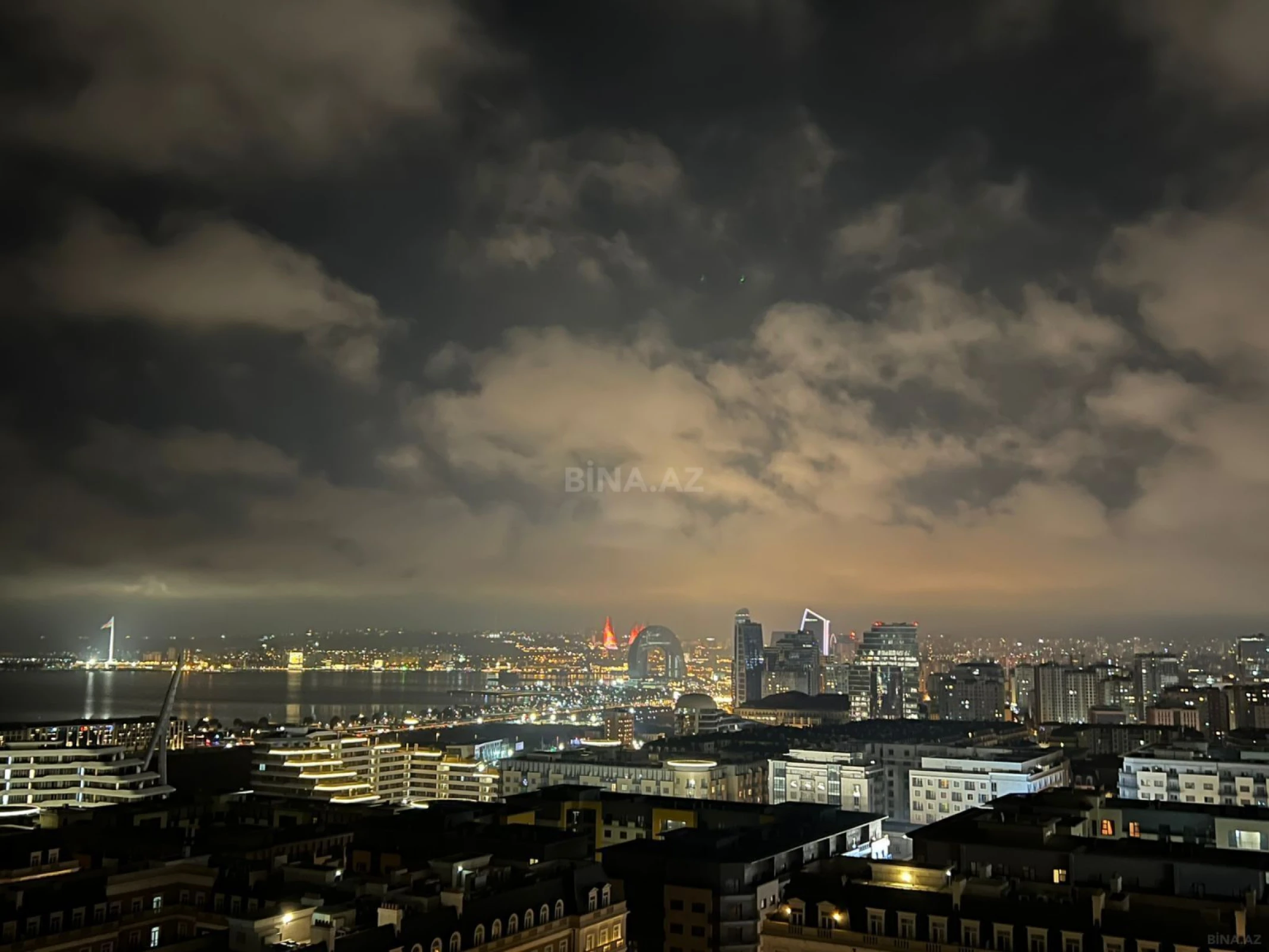 Kirayə verilir 4 otaqlı mənzil 210 m²