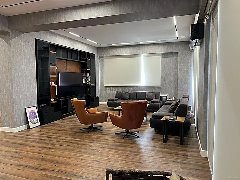 Kirayə verilir 4 otaqlı mənzil 210 m²