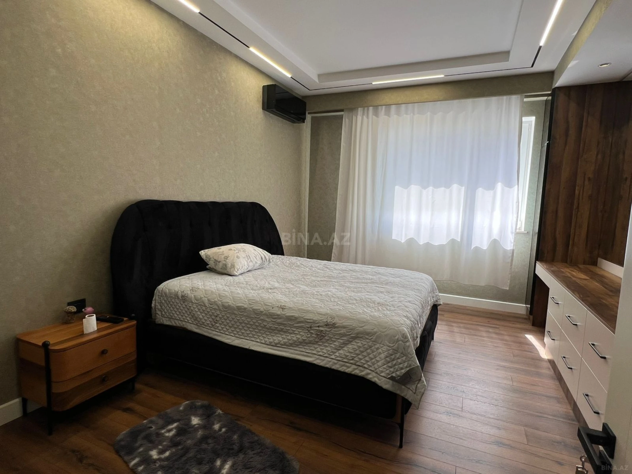 Kirayə verilir 4 otaqlı mənzil 210 m²