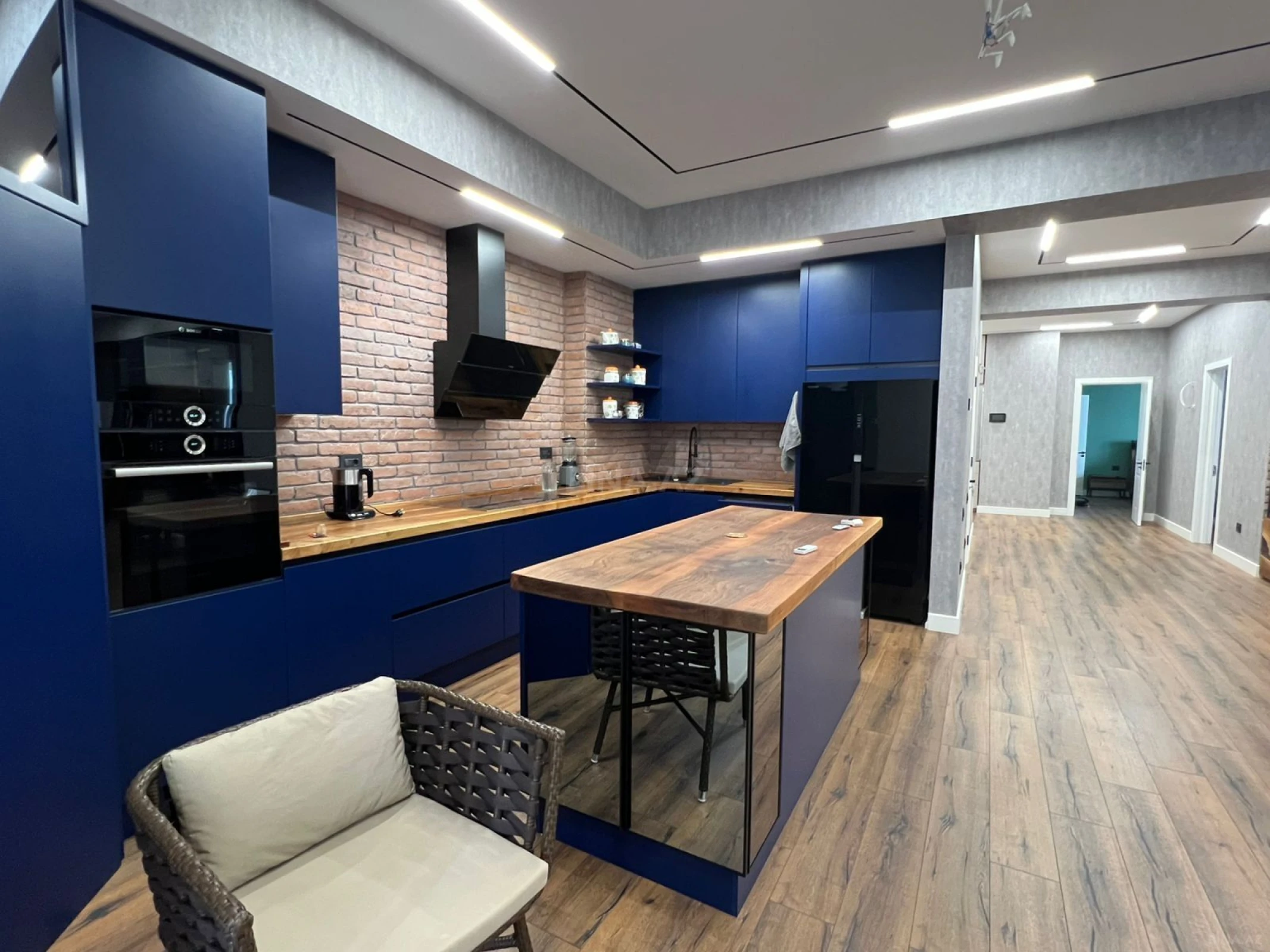 Kirayə verilir 4 otaqlı mənzil 210 m²