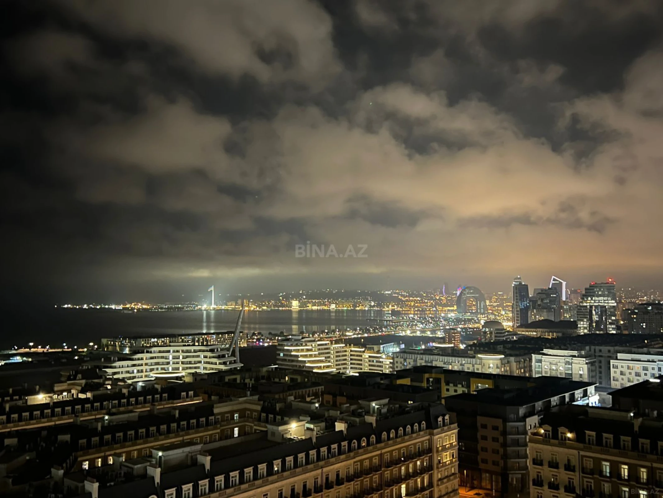 Kirayə verilir 4 otaqlı mənzil 210 m²