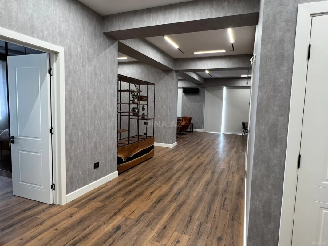 Kirayə verilir 4 otaqlı mənzil 210 m²
