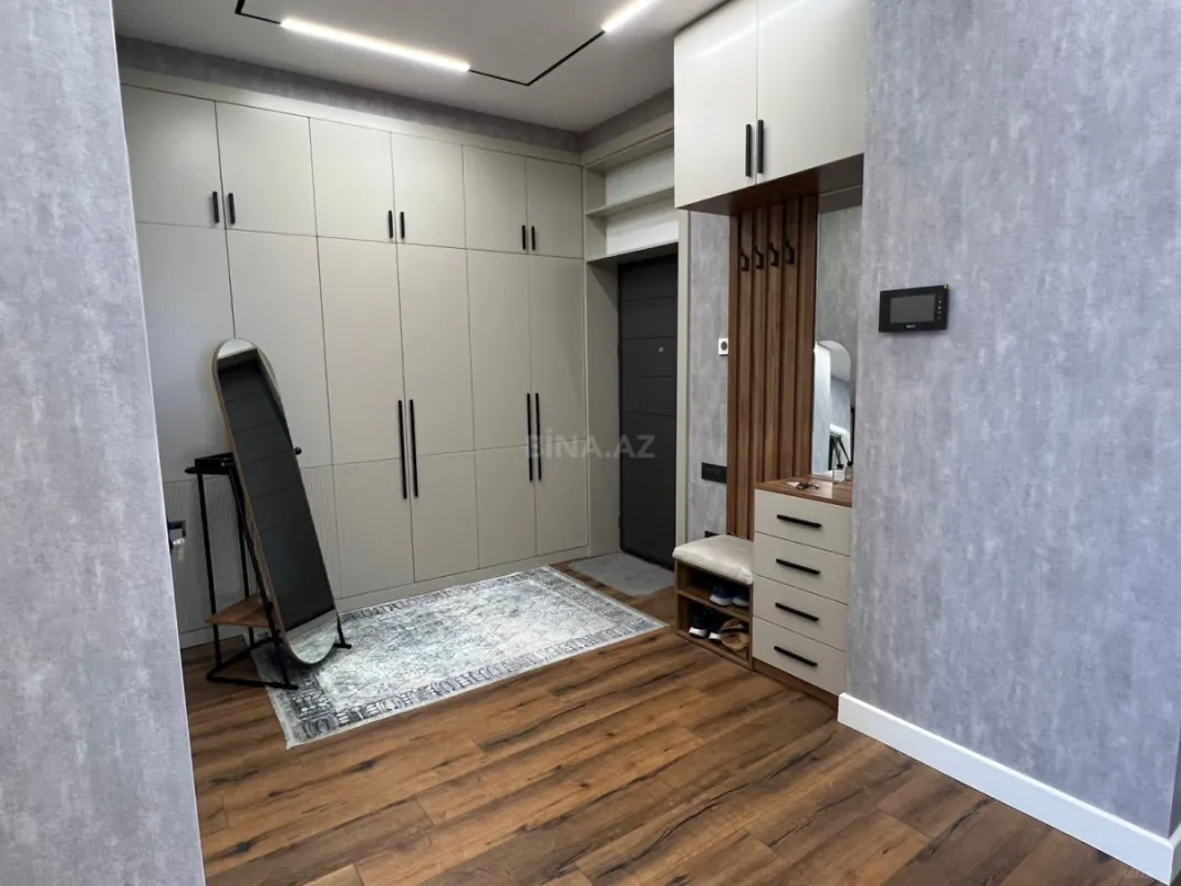 Kirayə verilir 4 otaqlı mənzil 210 m²