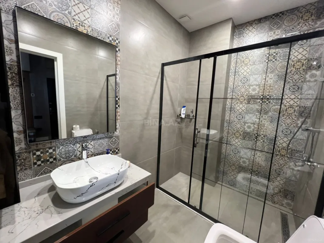 Kirayə verilir 4 otaqlı mənzil 210 m²