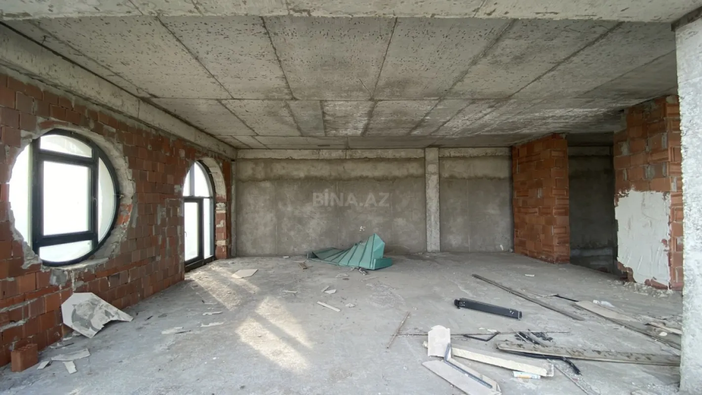 Satılır 10 otaqlı mənzil 670 m²