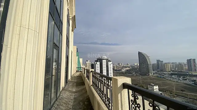Satılır 10 otaqlı mənzil 670 m²