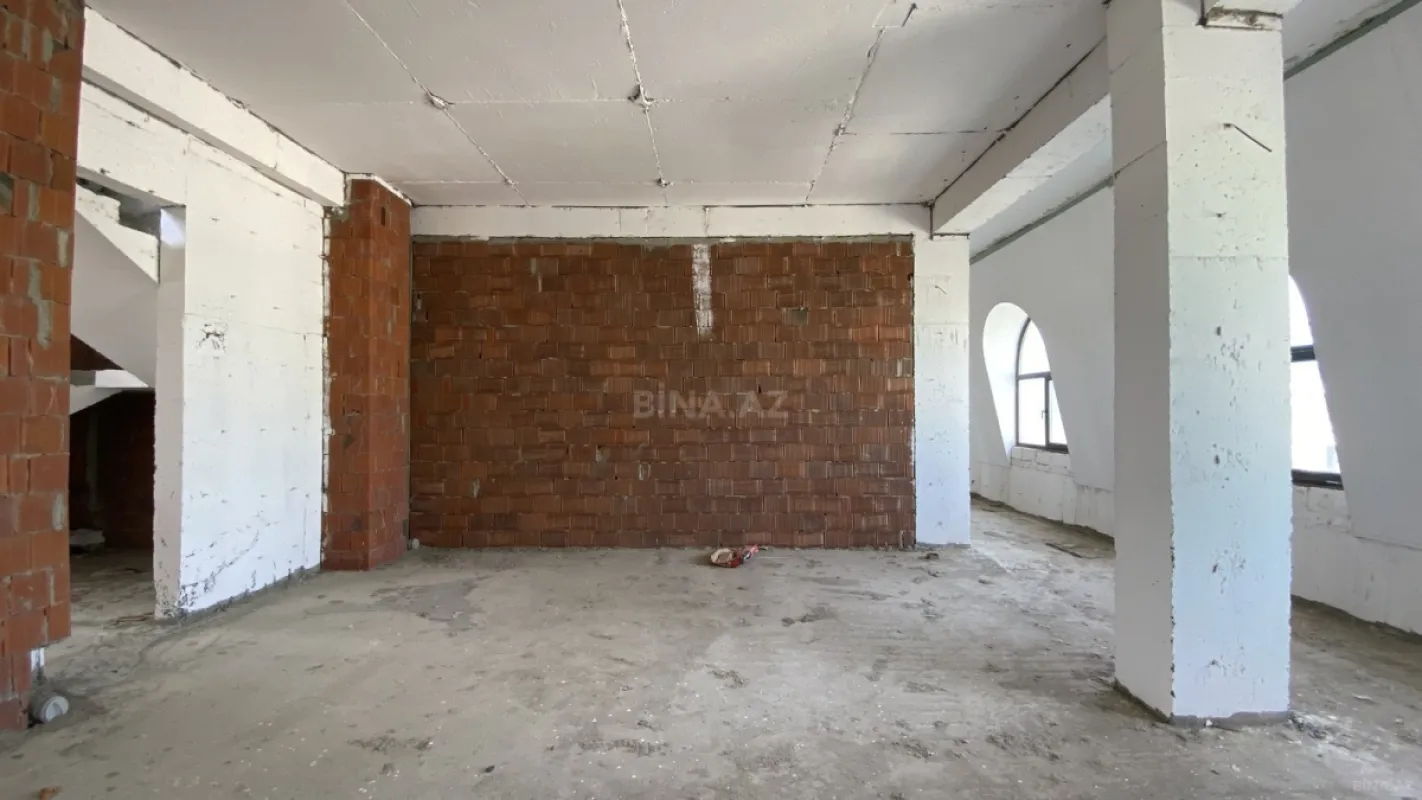 Satılır 10 otaqlı mənzil 670 m²