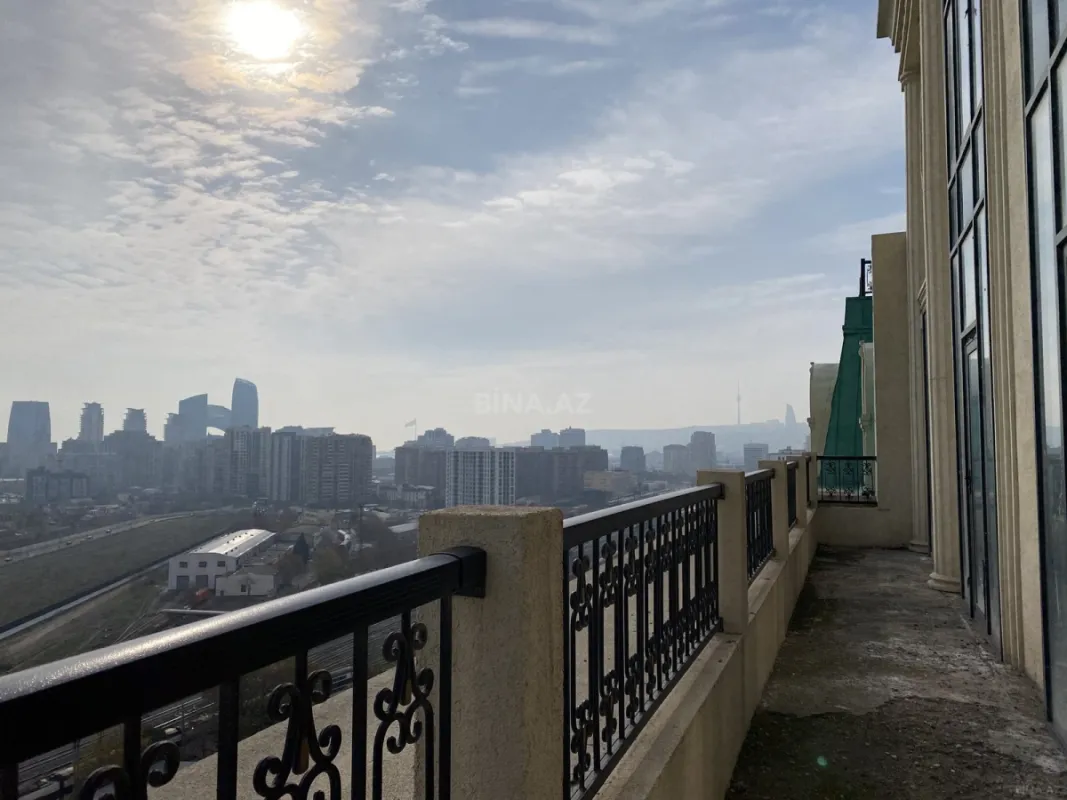 Satılır 10 otaqlı mənzil 670 m²