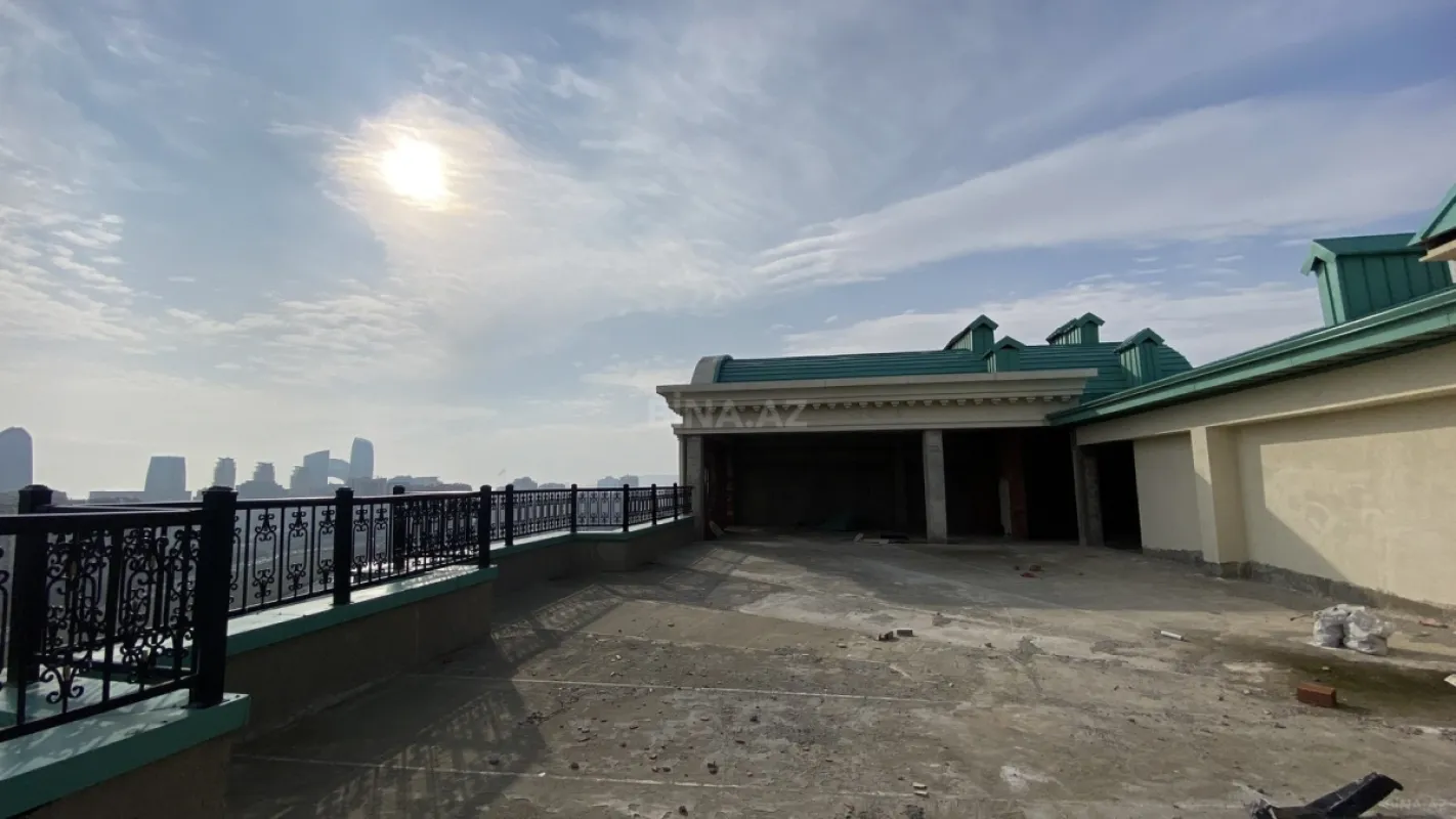 Satılır 10 otaqlı mənzil 670 m²