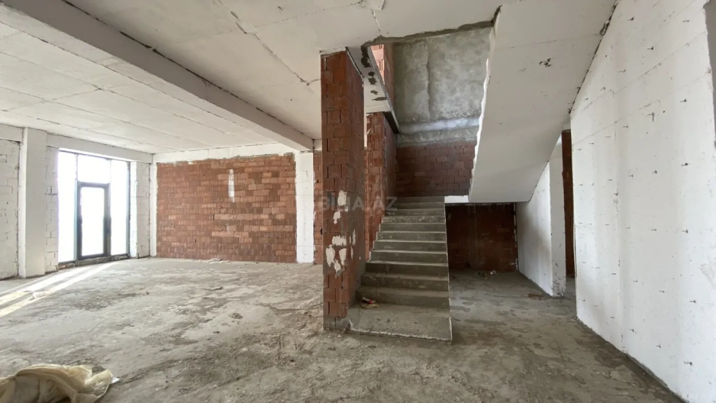 Satılır 10 otaqlı mənzil 670 m²