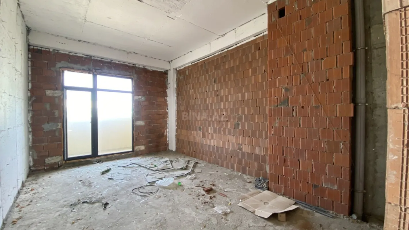 Satılır 10 otaqlı mənzil 670 m²