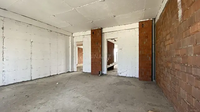 Satılır 10 otaqlı mənzil 670 m²