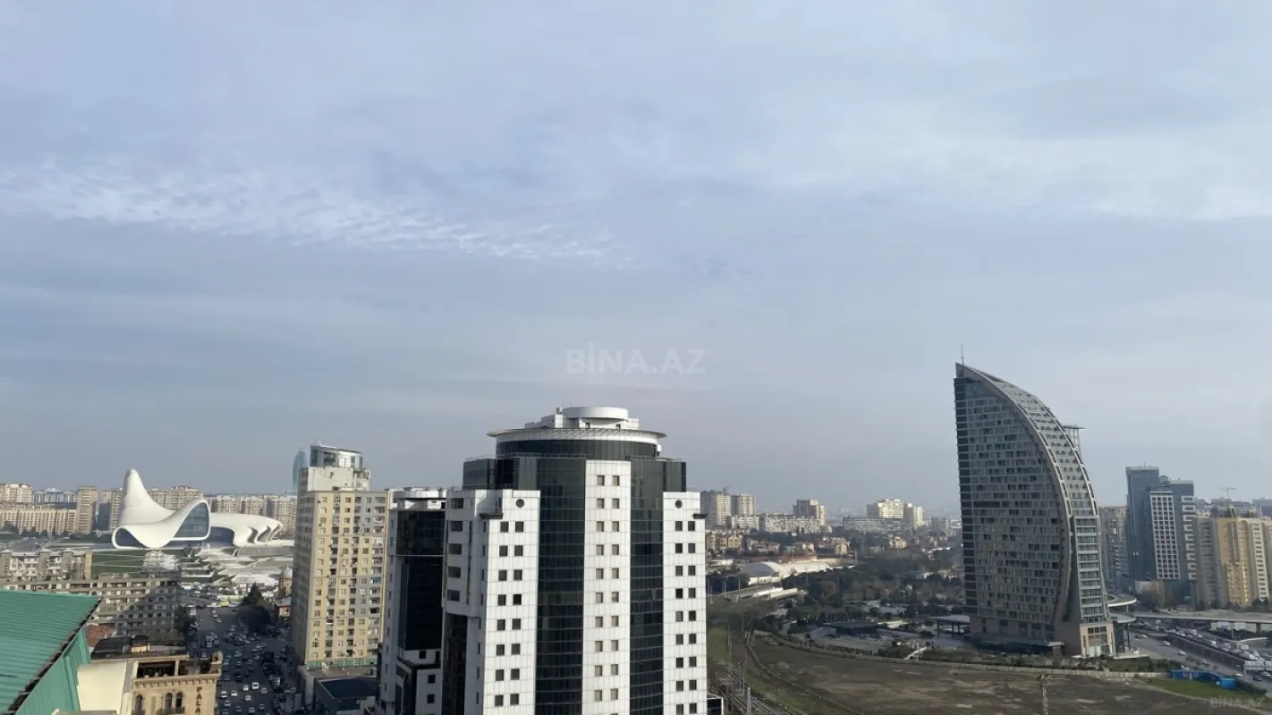 Satılır 10 otaqlı mənzil 670 m²