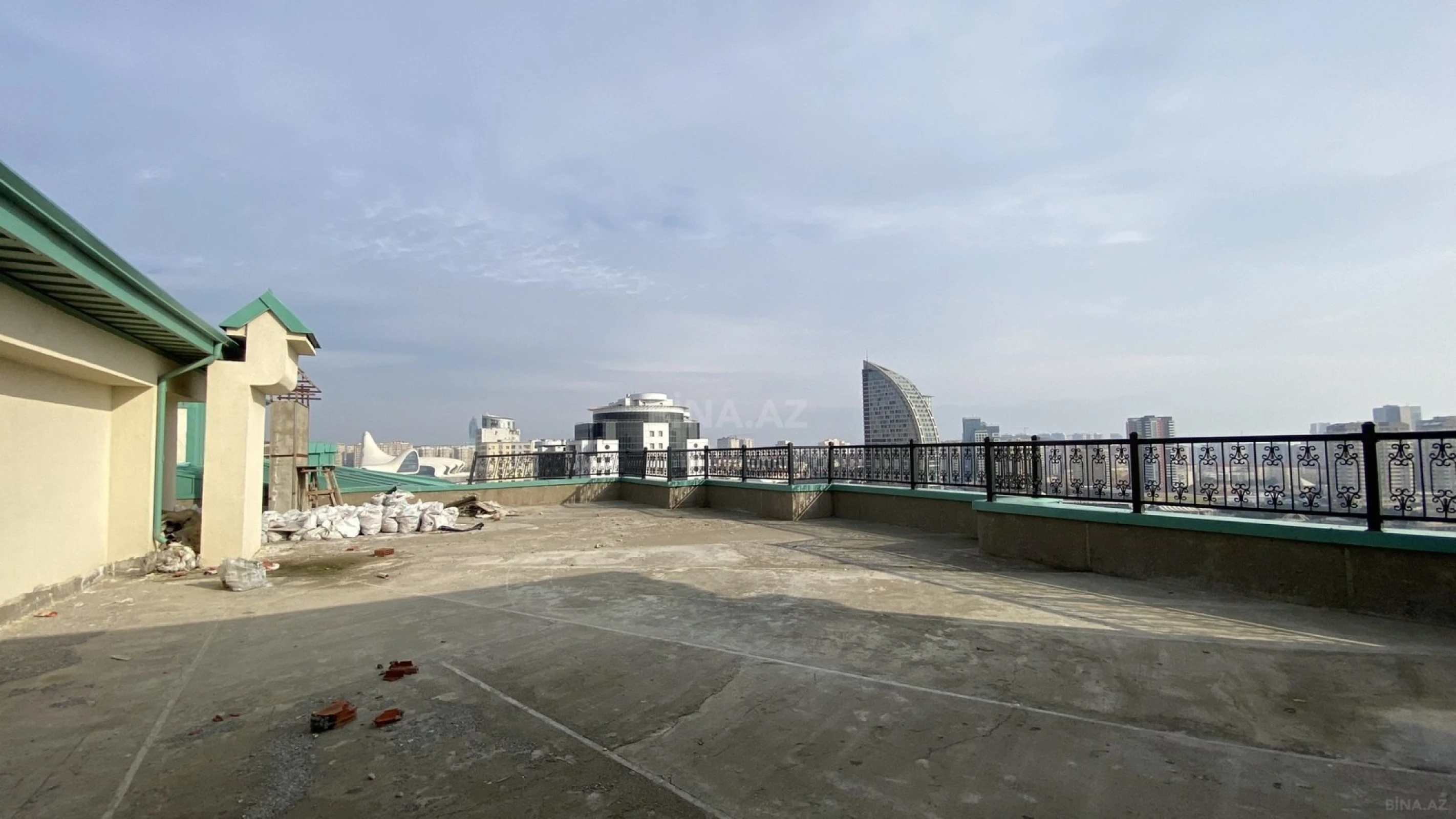 Satılır 10 otaqlı mənzil 670 m²