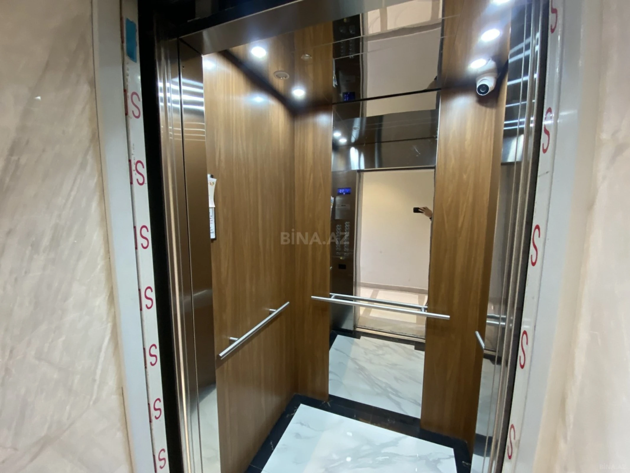 Satılır 10 otaqlı mənzil 670 m²