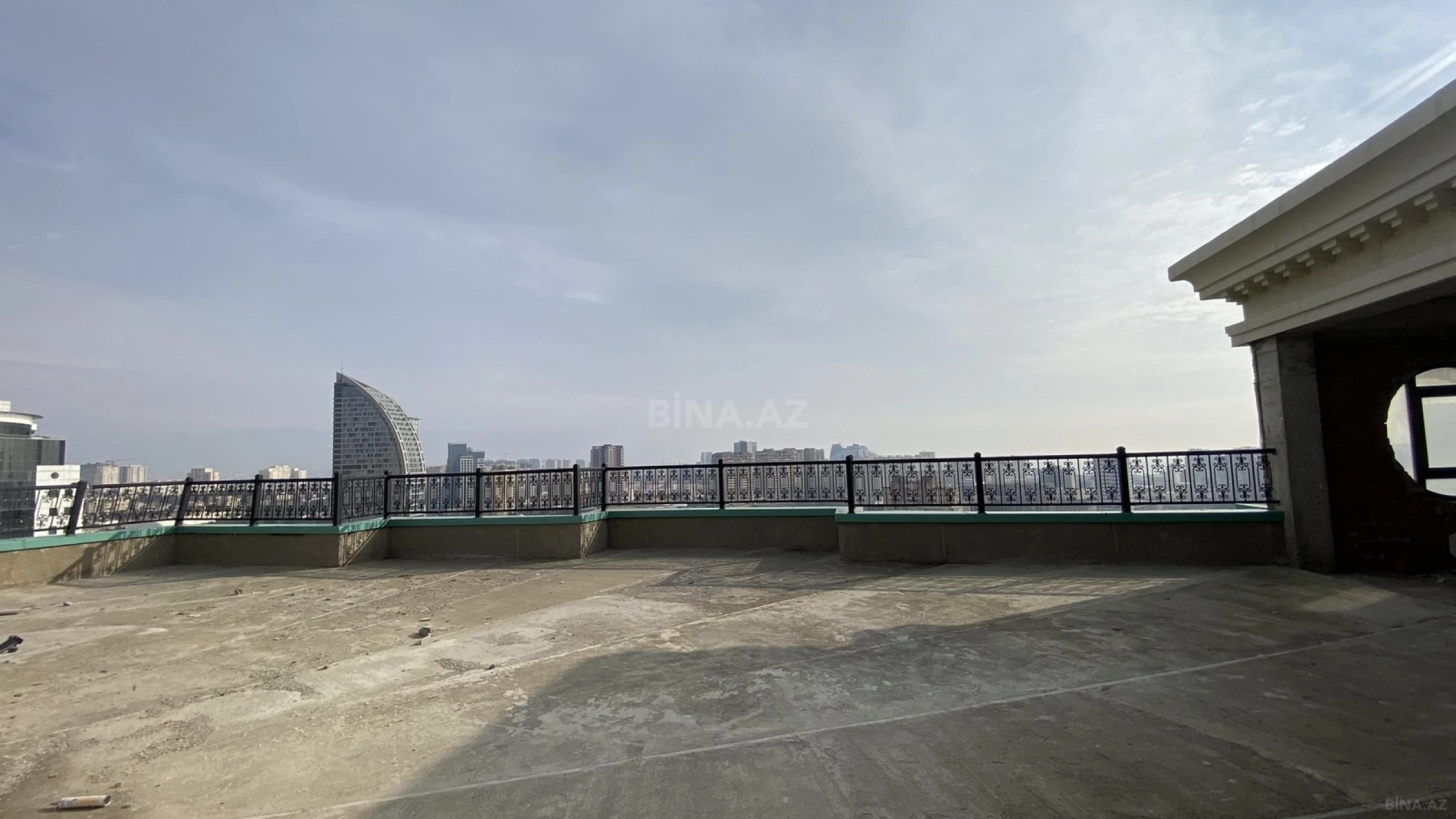 Satılır 10 otaqlı mənzil 670 m²