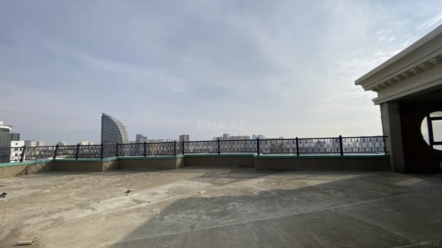 Satılır 10 otaqlı mənzil 670 m²