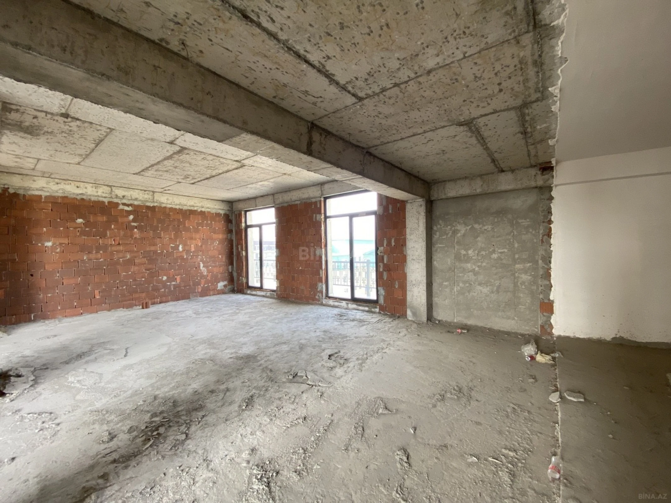 Satılır 10 otaqlı mənzil 670 m²