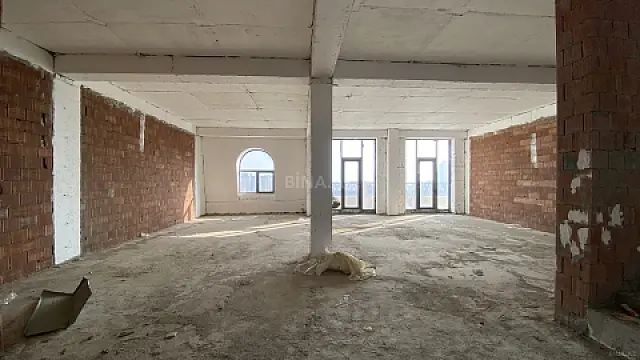 Satılır 10 otaqlı mənzil 670 m²