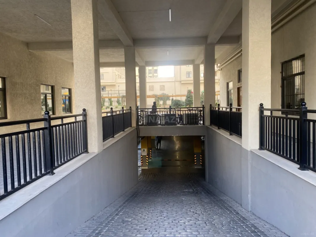 Satılır 10 otaqlı mənzil 670 m²