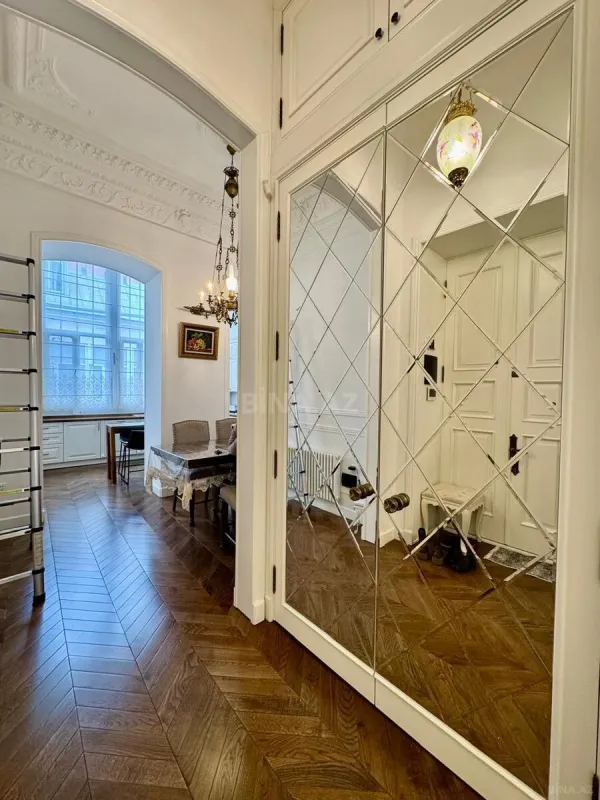 Kirayə verilir 2 otaqlı mənzil 76 m²