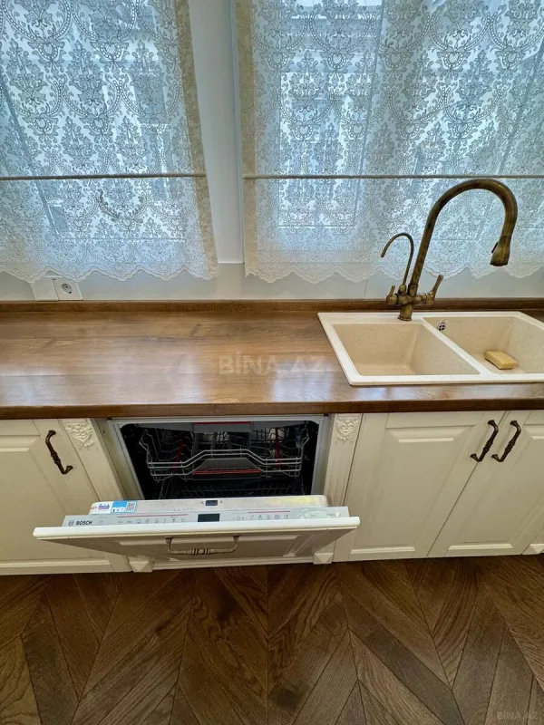 Kirayə verilir 2 otaqlı mənzil 76 m²