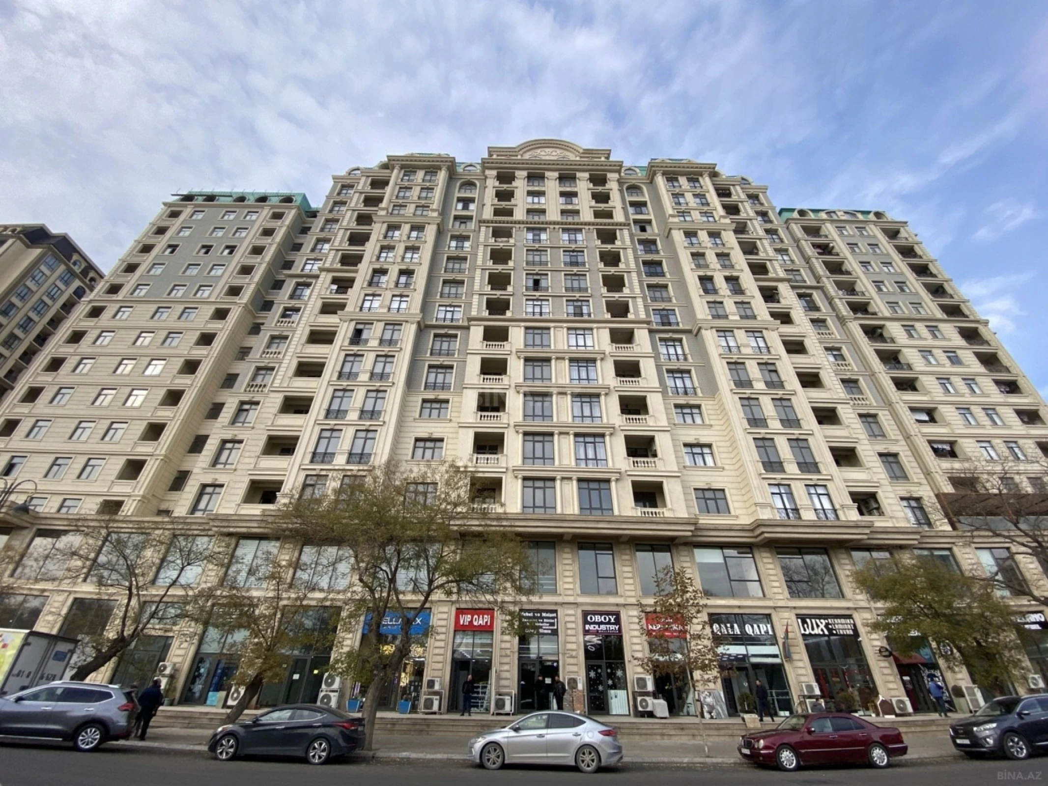 Satılır 4 otaqlı mənzil 215 m²