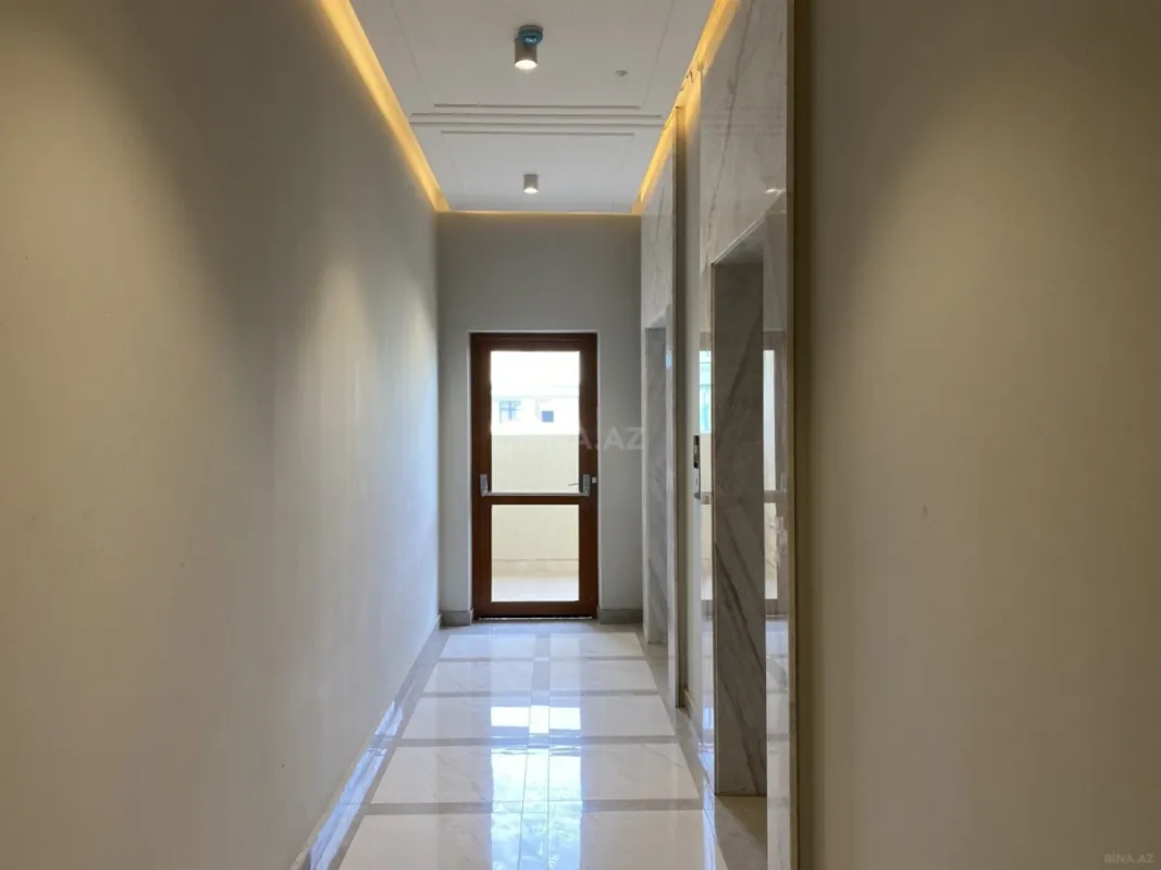 Satılır 4 otaqlı mənzil 215 m²