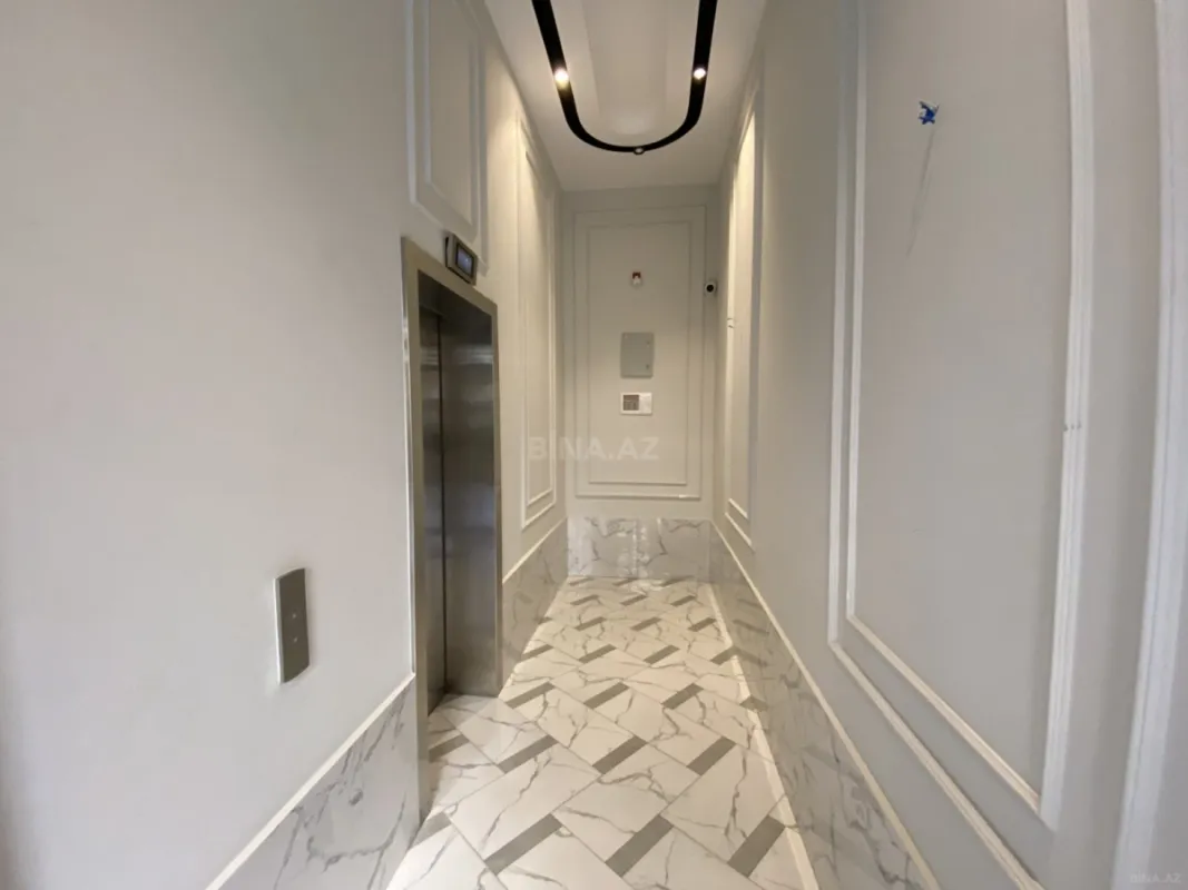 Satılır 4 otaqlı mənzil 215 m²