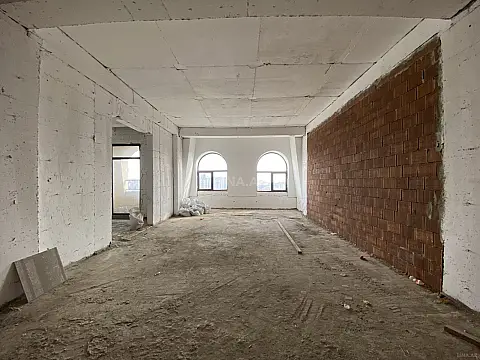 Satılır 4 otaqlı mənzil 215 m²