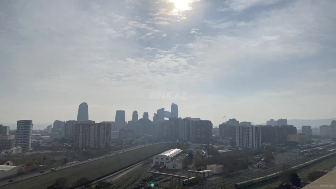 Satılır 4 otaqlı mənzil 215 m²