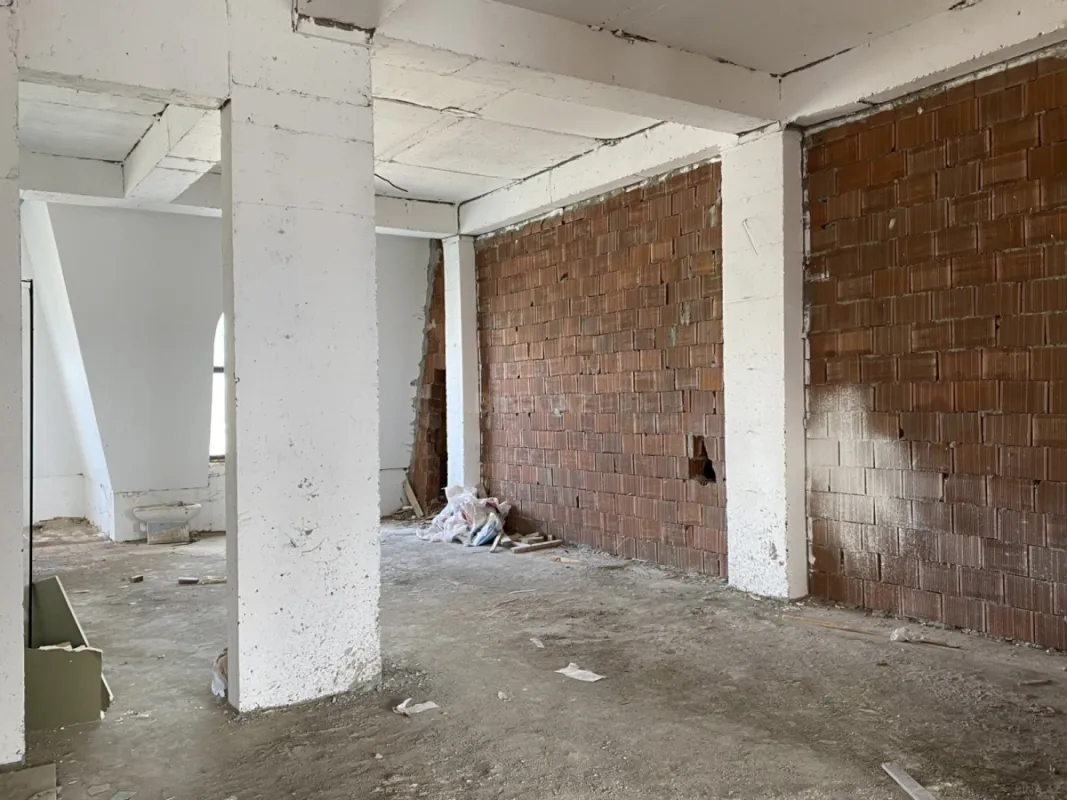 Satılır 4 otaqlı mənzil 215 m²