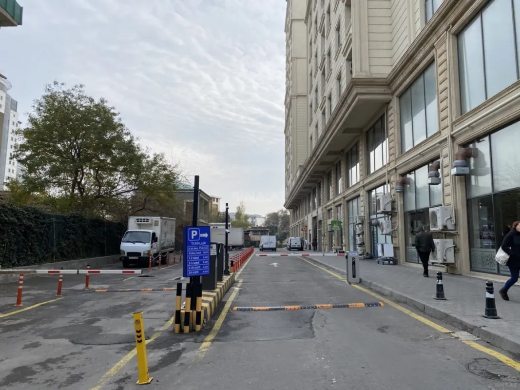 Satılır 4 otaqlı mənzil 215 m²