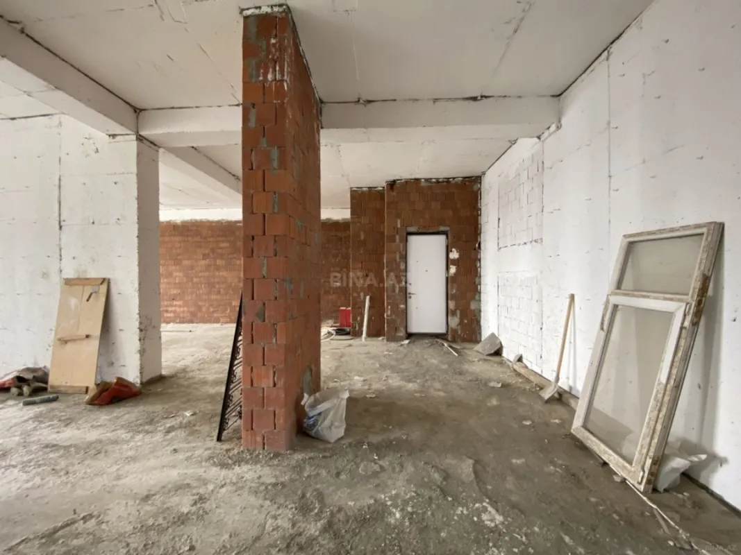 Satılır 4 otaqlı mənzil 215 m²