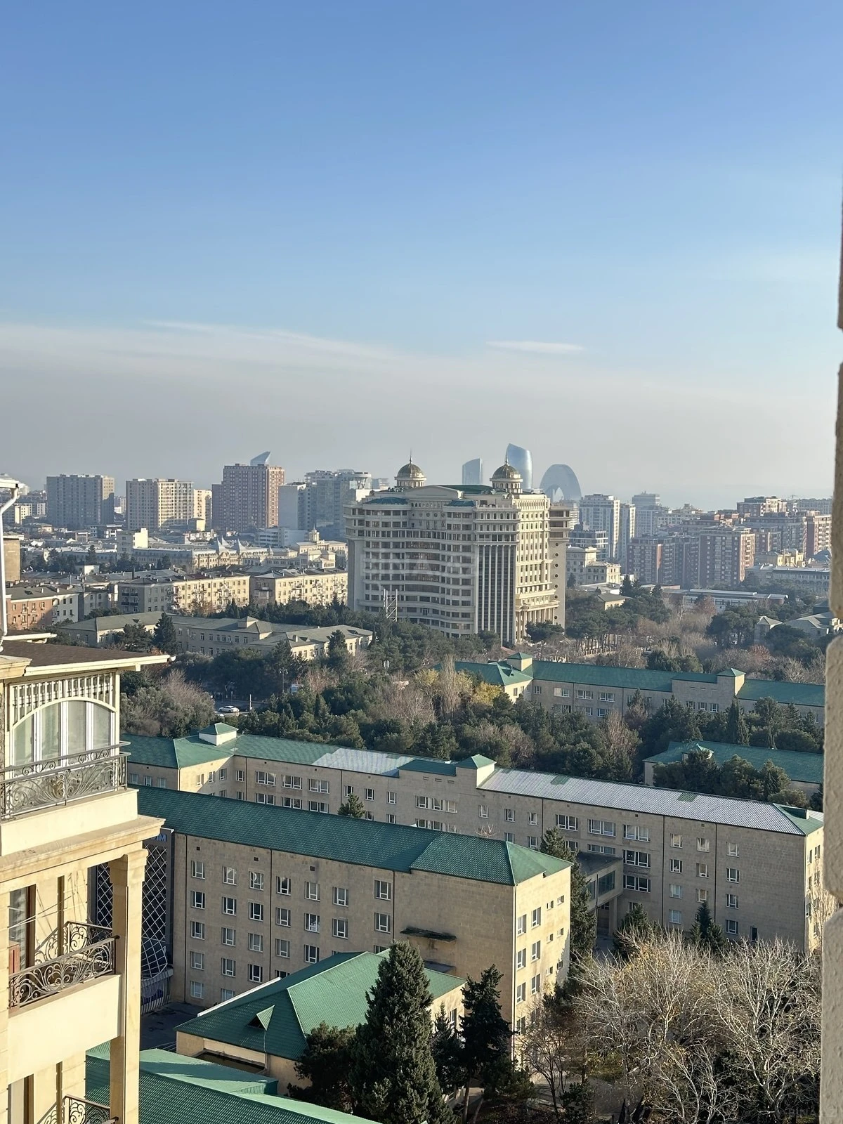 Satılır 4 otaqlı mənzil 180 m²