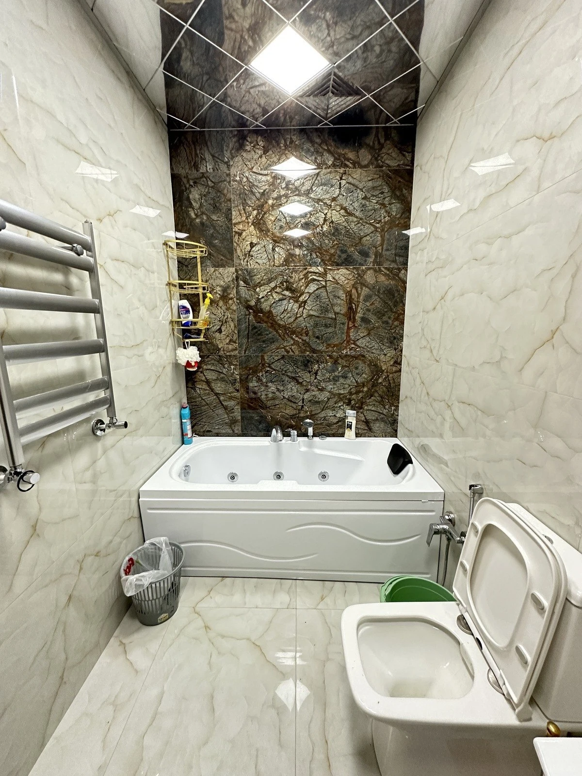 Satılır 4 otaqlı mənzil 180 m²