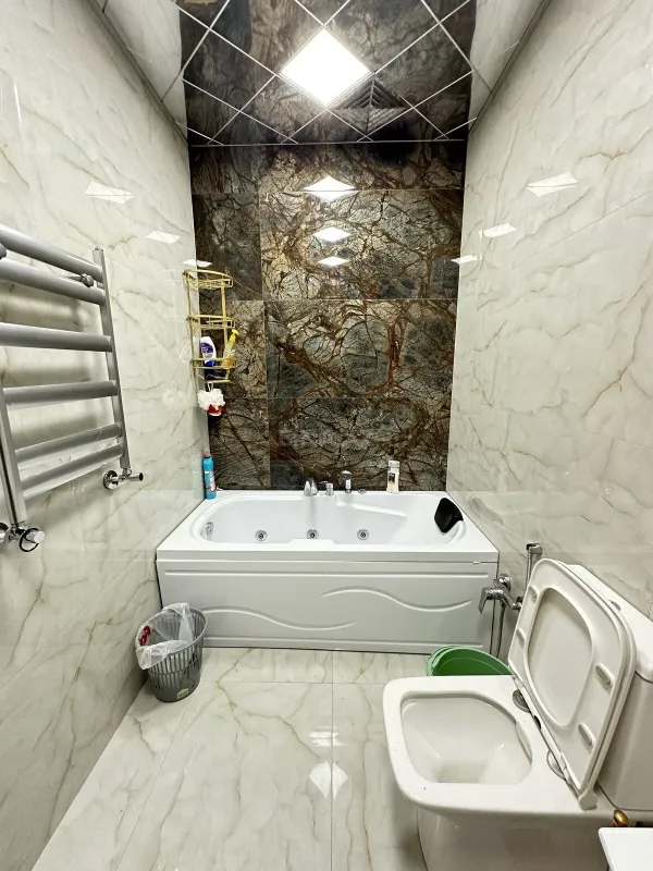 Satılır 4 otaqlı mənzil 180 m²